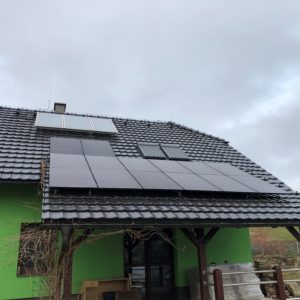 4,34 kWp + baterie 7,6 kWh Klient čerpal dotaci 155 000 Kč. Zlín